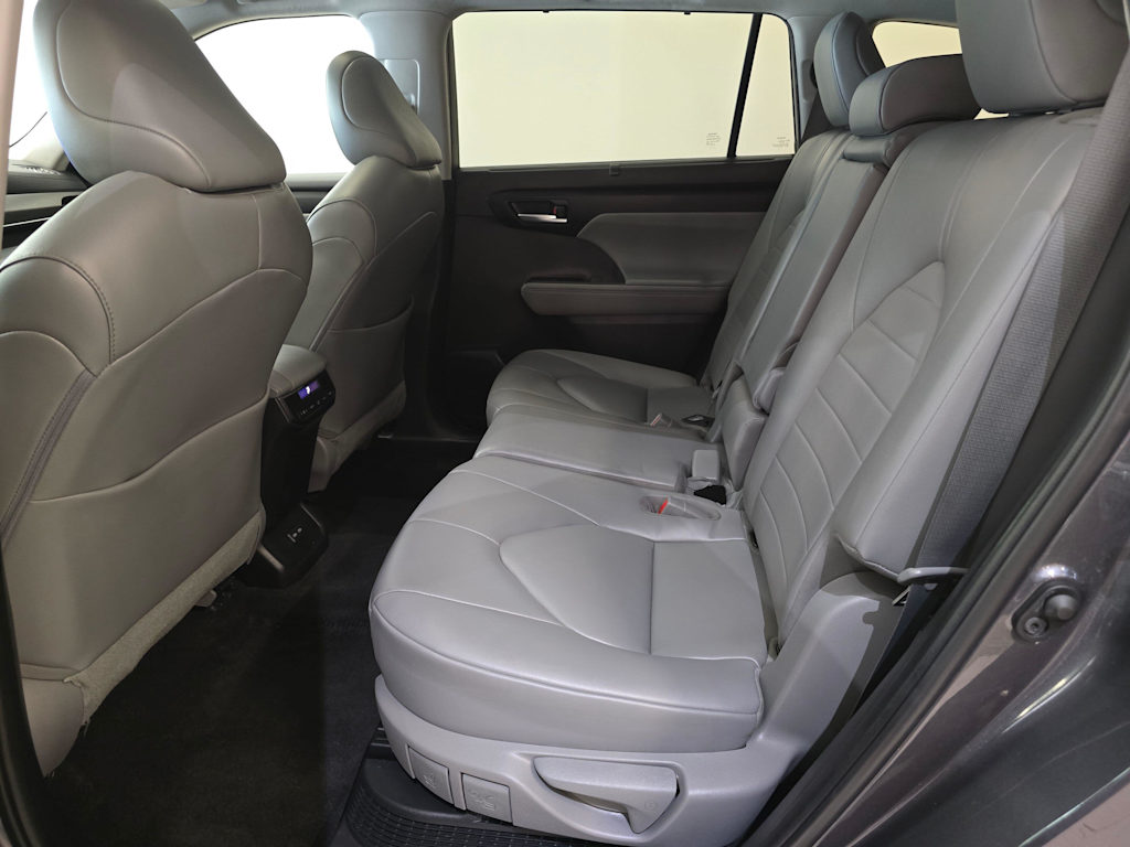 Thumbnail: 2023 Toyota Highlander - 13