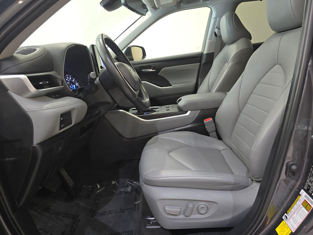 Thumbnail: 2023 Toyota Highlander - 11