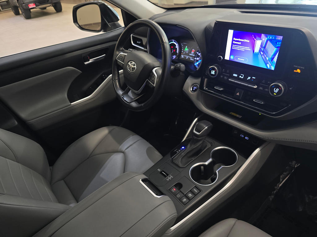 Thumbnail: 2023 Toyota Highlander - 34