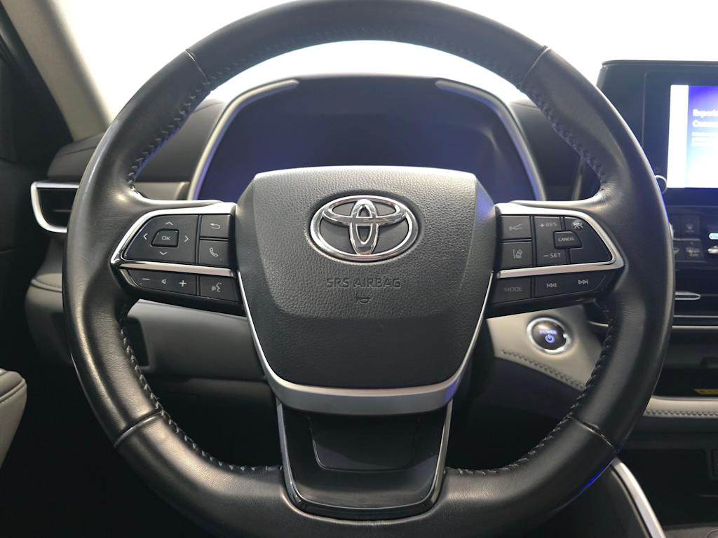 Thumbnail: 2023 Toyota Highlander - 14