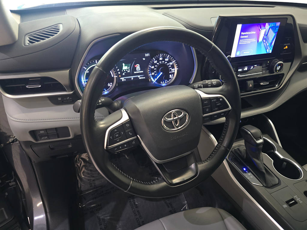 Thumbnail: 2023 Toyota Highlander - 2