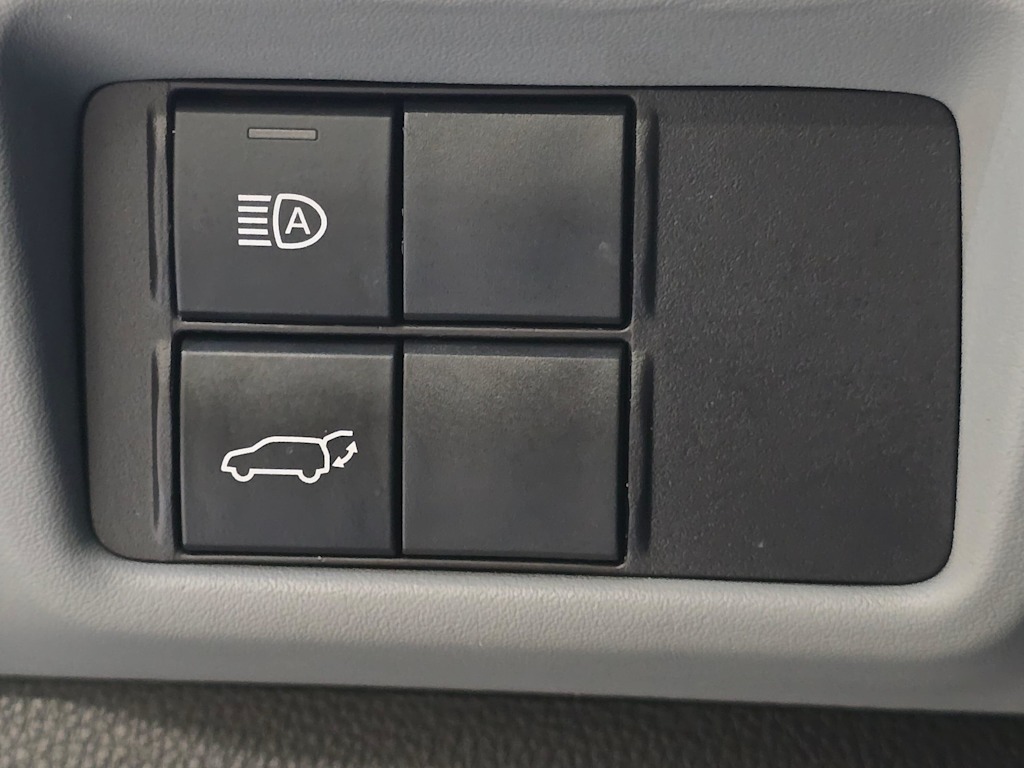 Thumbnail: 2023 Toyota Highlander - 25