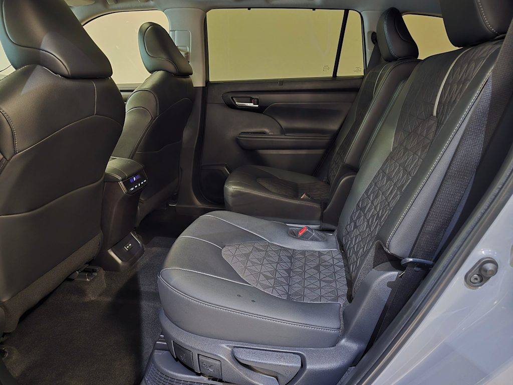 Thumbnail: 2025 Toyota Highlander - 12