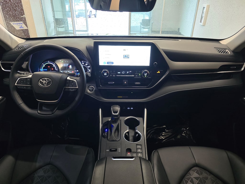 Thumbnail: 2025 Toyota Highlander - 9