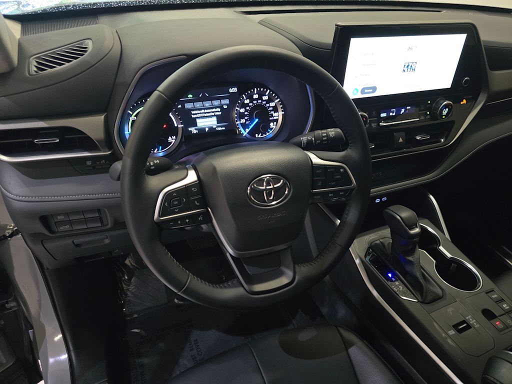 Thumbnail: 2025 Toyota Highlander - 2