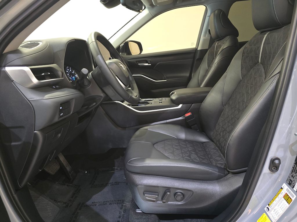 Thumbnail: 2025 Toyota Highlander - 10