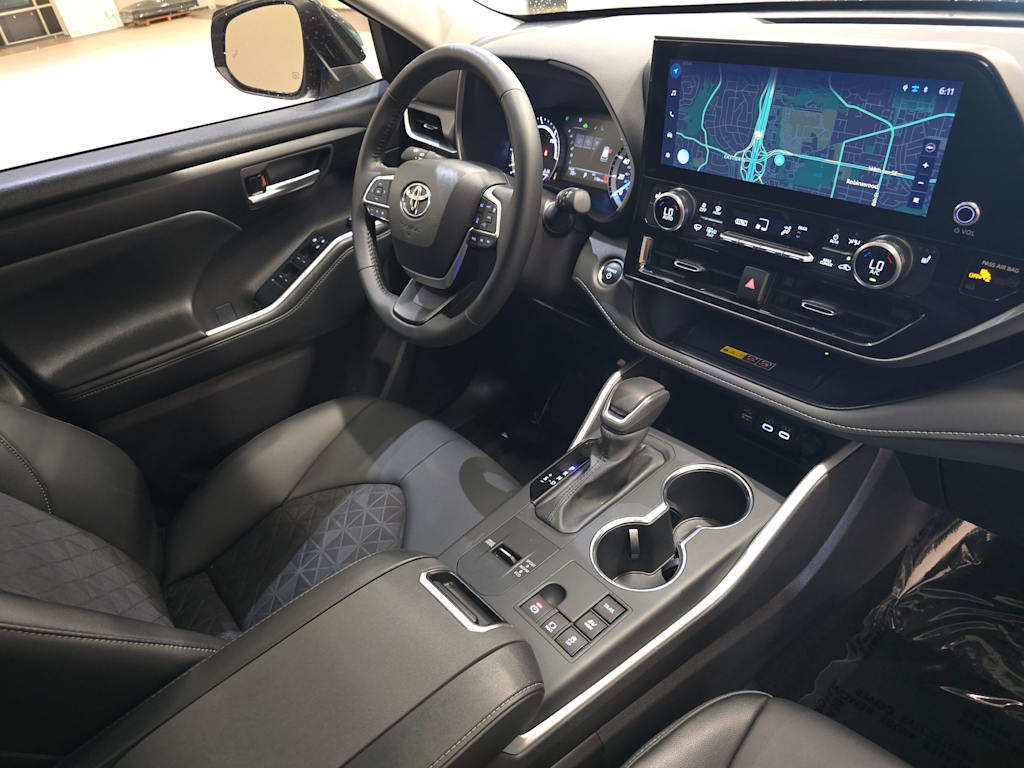 Thumbnail: 2025 Toyota Highlander - 33