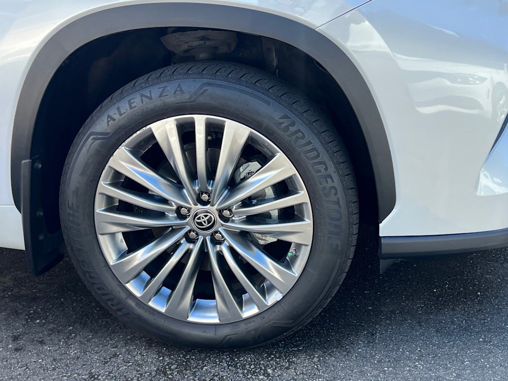 Thumbnail: 2023 Toyota Highlander - 6