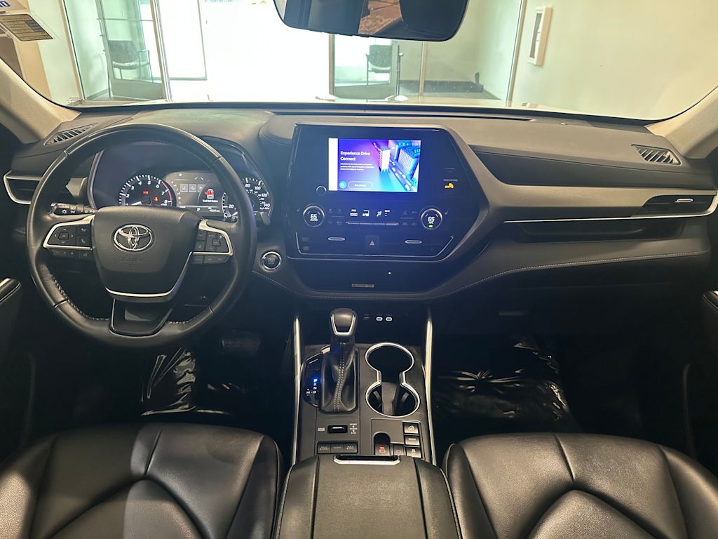 Thumbnail: 2023 Toyota Highlander - 9