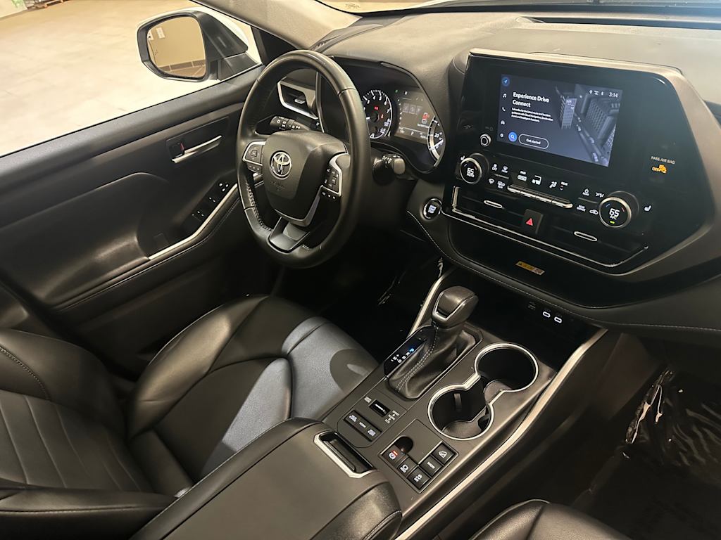 Thumbnail: 2023 Toyota Highlander - 33