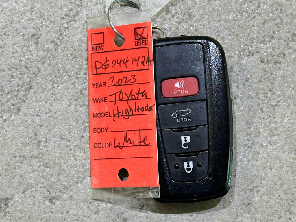 Thumbnail: 2023 Toyota Highlander - 19