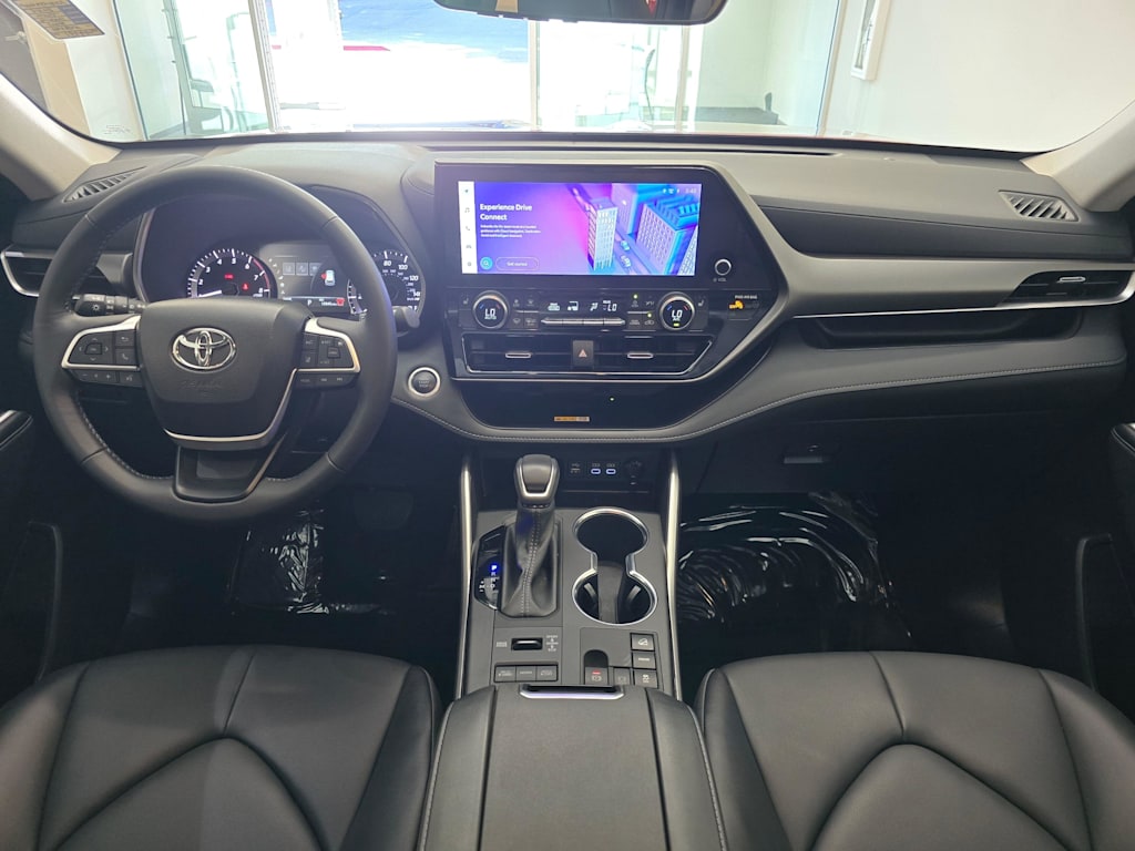 Thumbnail: 2024 Toyota Highlander - 10