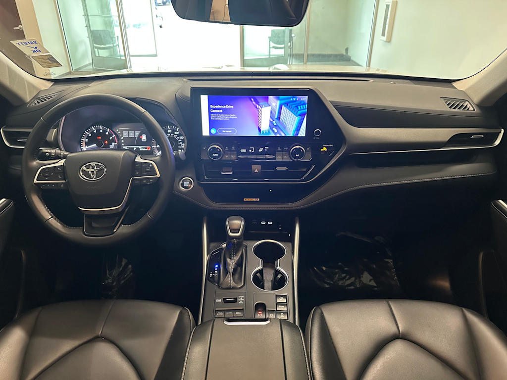 Thumbnail: 2024 Toyota Highlander - 9