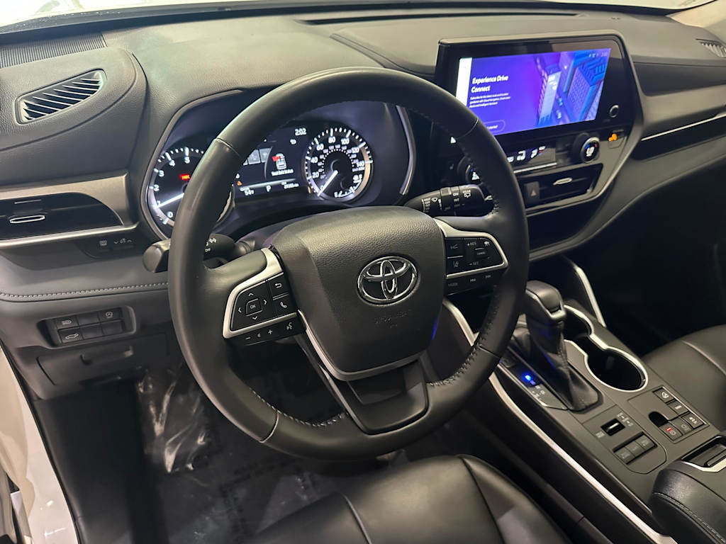 Thumbnail: 2023 Toyota Highlander - 2