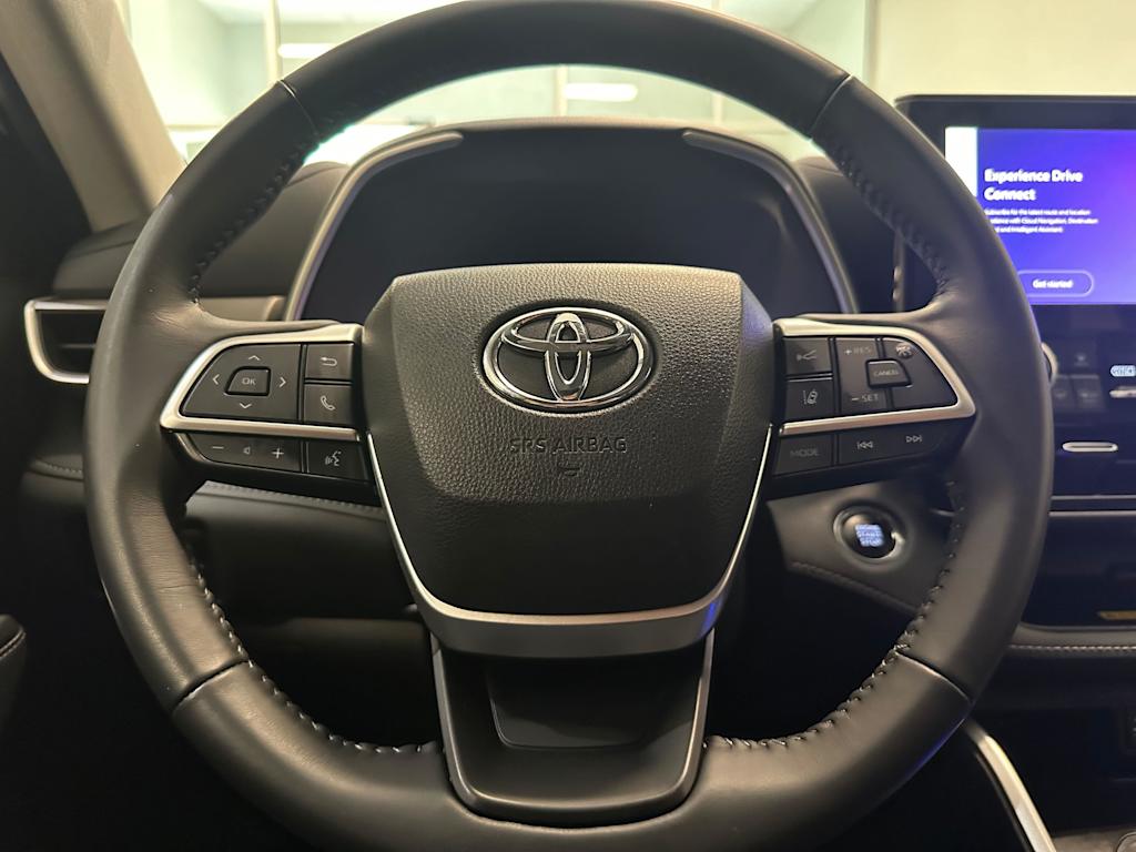 Thumbnail: 2023 Toyota Highlander - 13