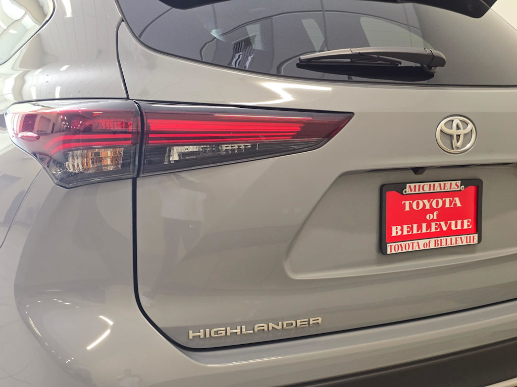 Thumbnail: 2025 Toyota Highlander - 22