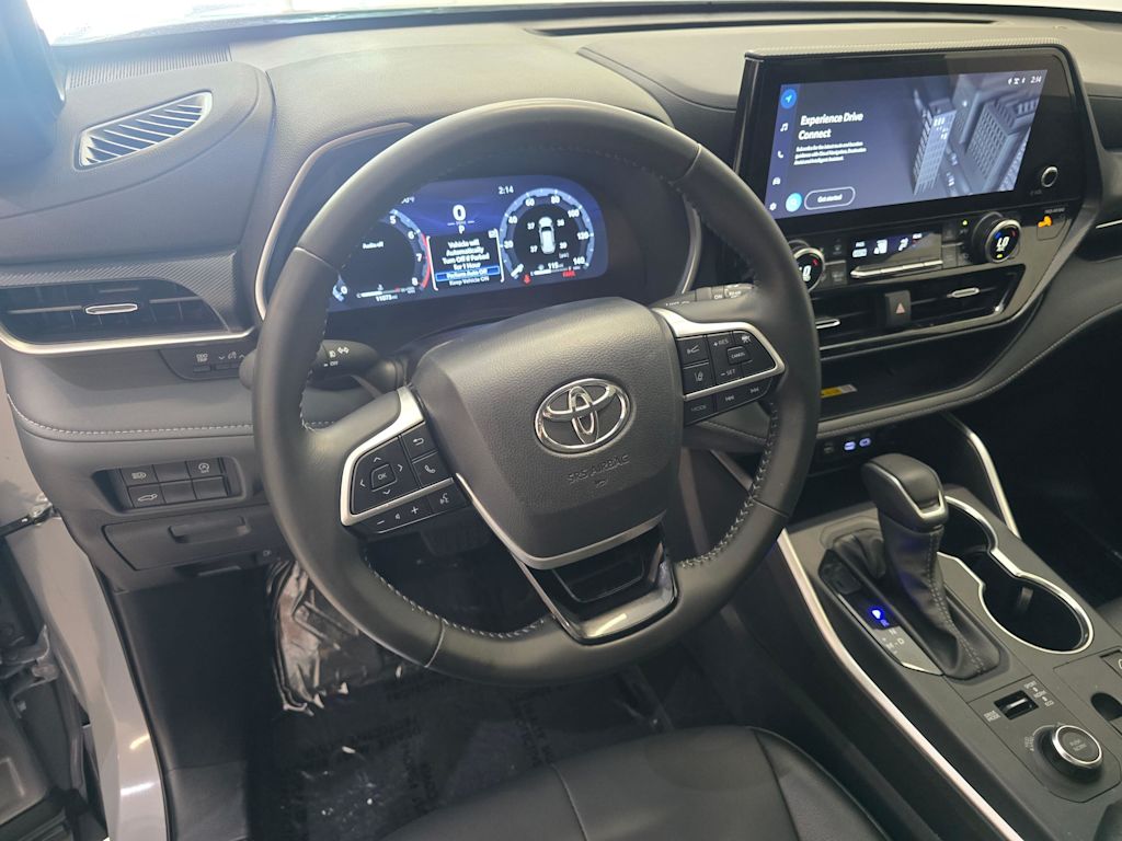 Thumbnail: 2025 Toyota Highlander - 2