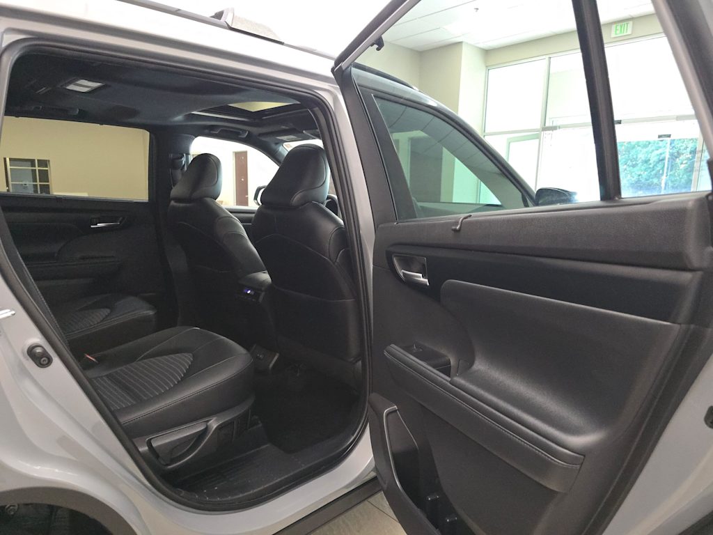 Thumbnail: 2025 Toyota Highlander - 32