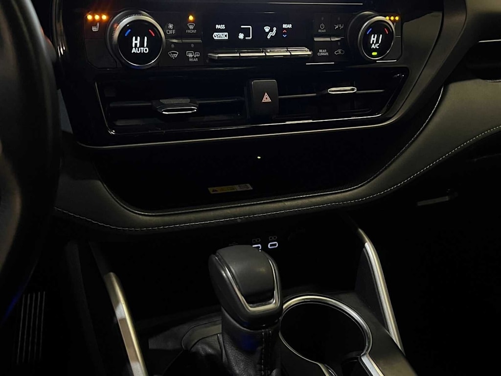 Thumbnail: 2023 Toyota Highlander - 16