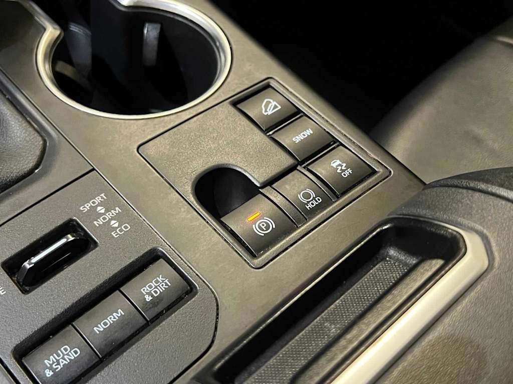 Thumbnail: 2023 Toyota Highlander - 31