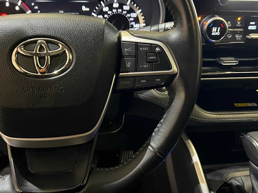 Thumbnail: 2023 Toyota Highlander - 25