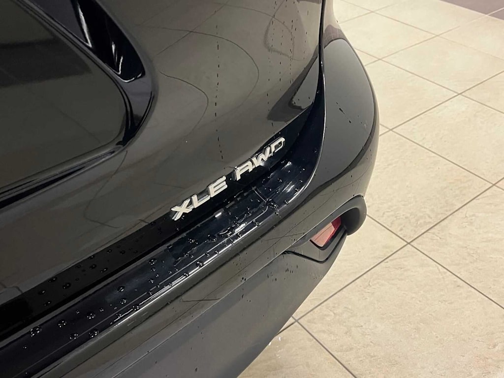 Thumbnail: 2023 Toyota Highlander - 7