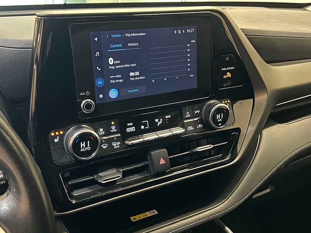 Thumbnail: 2023 Toyota Highlander - 15