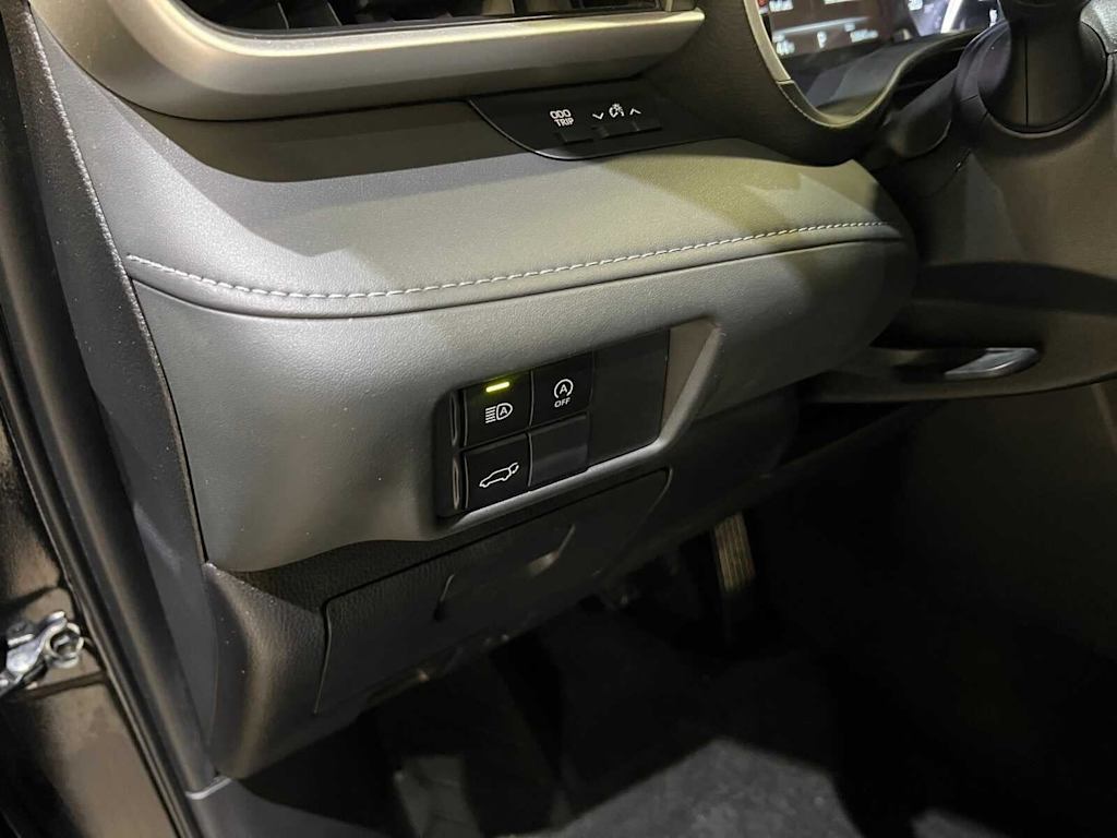 Thumbnail: 2023 Toyota Highlander - 21