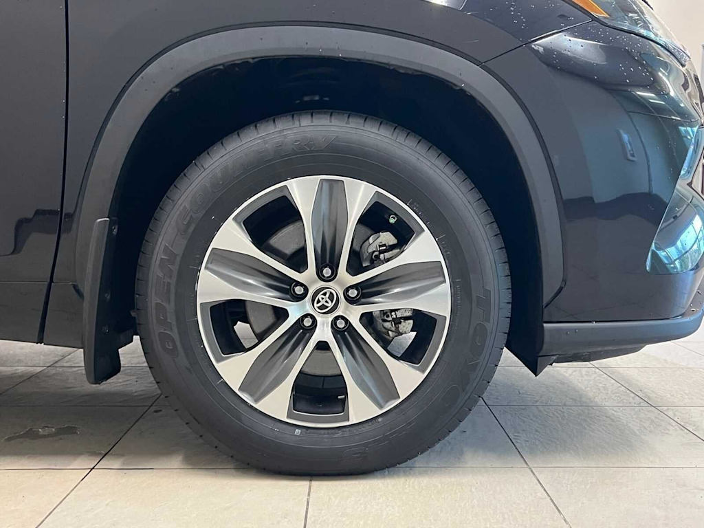 Thumbnail: 2023 Toyota Highlander - 8