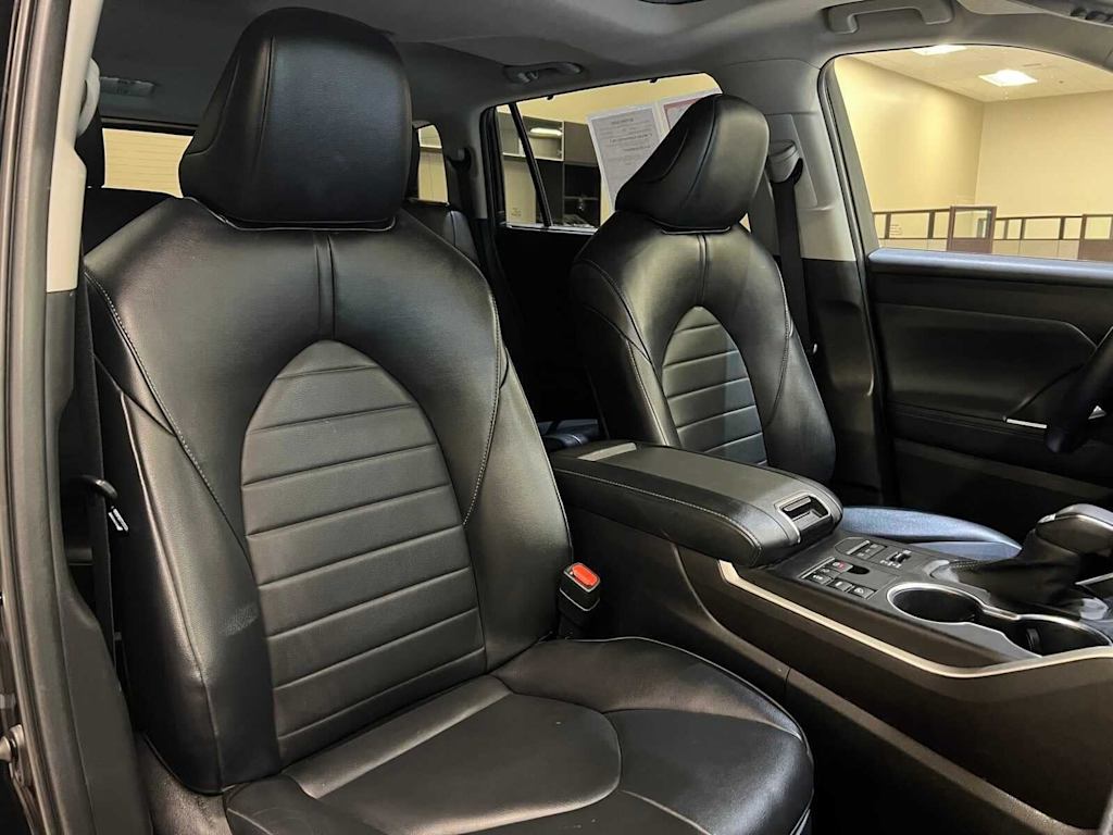 Thumbnail: 2023 Toyota Highlander - 11