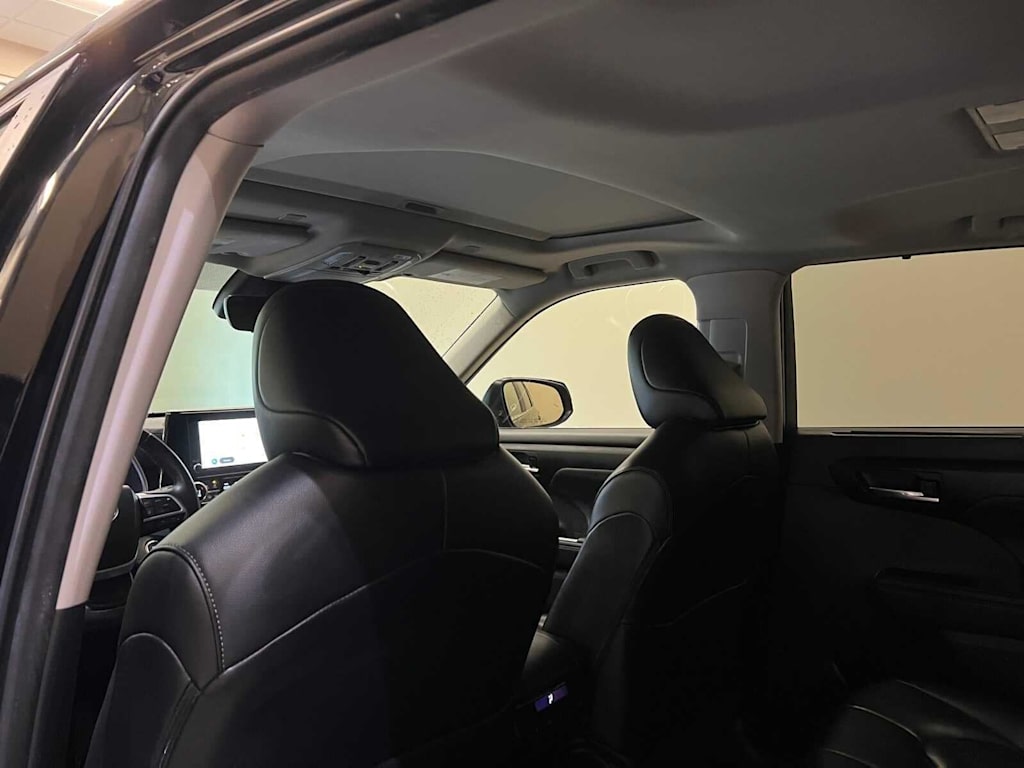 Thumbnail: 2023 Toyota Highlander - 20