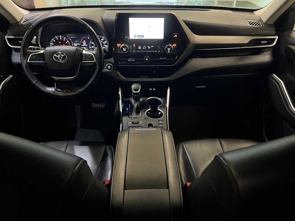 Thumbnail: 2023 Toyota Highlander - 10