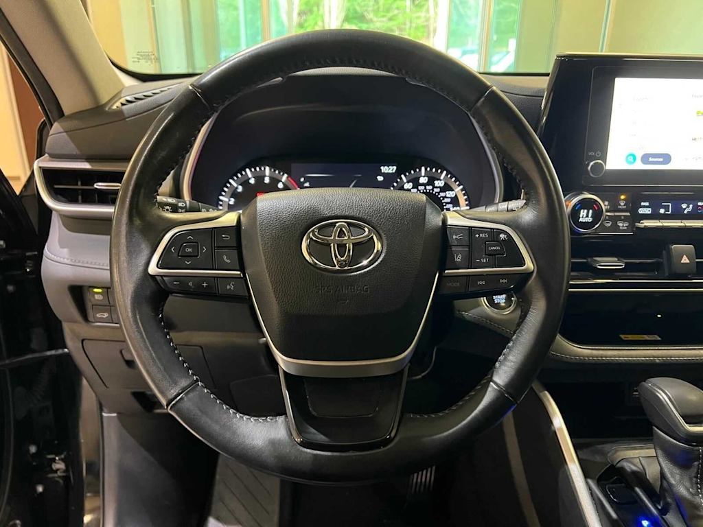Thumbnail: 2023 Toyota Highlander - 26