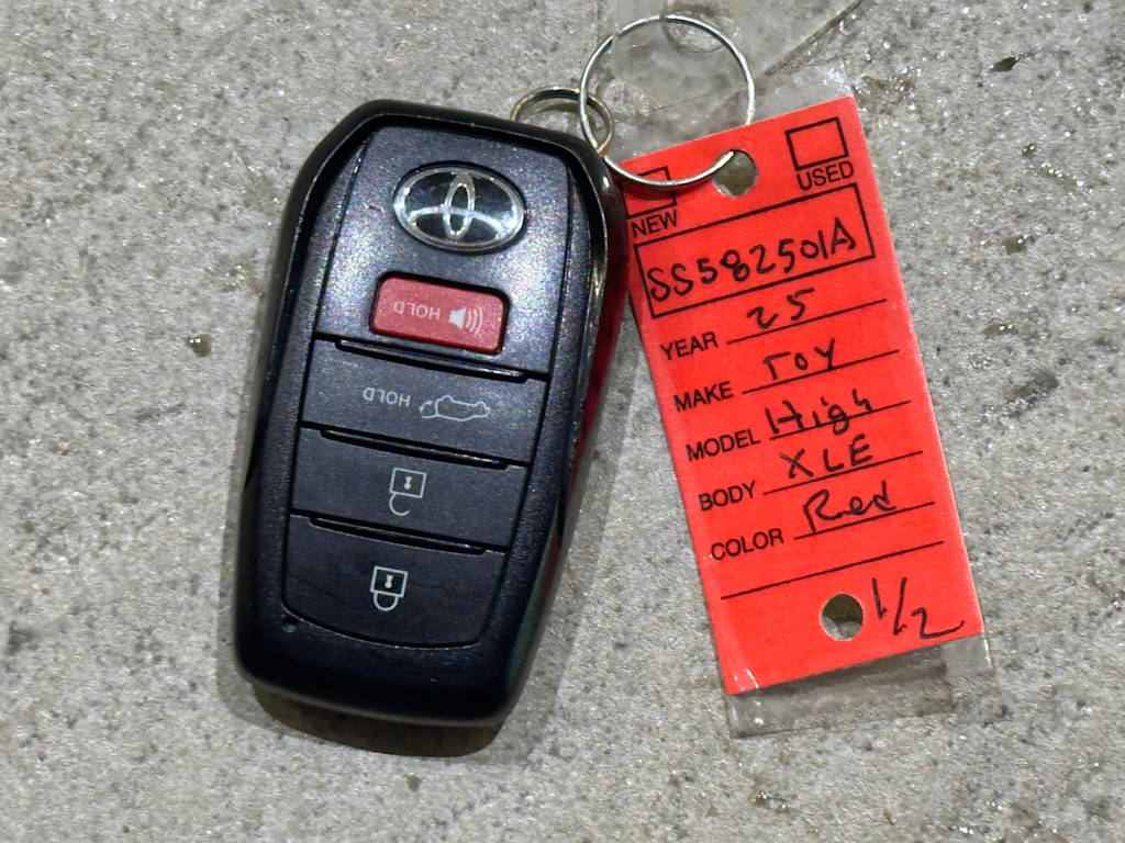Thumbnail: 2025 Toyota Highlander - 20