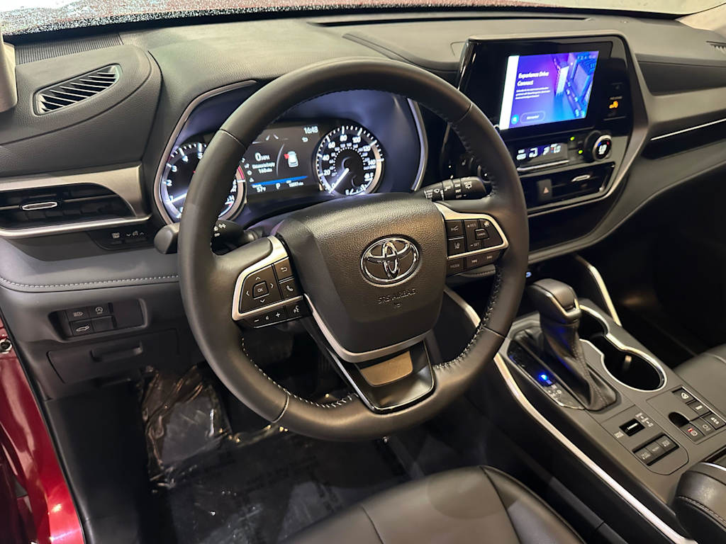 Thumbnail: 2025 Toyota Highlander - 2