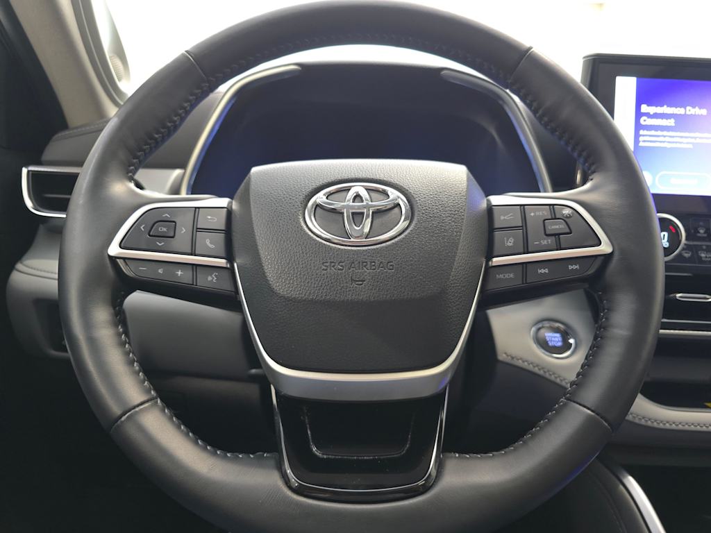 Thumbnail: 2023 Toyota Highlander - 14
