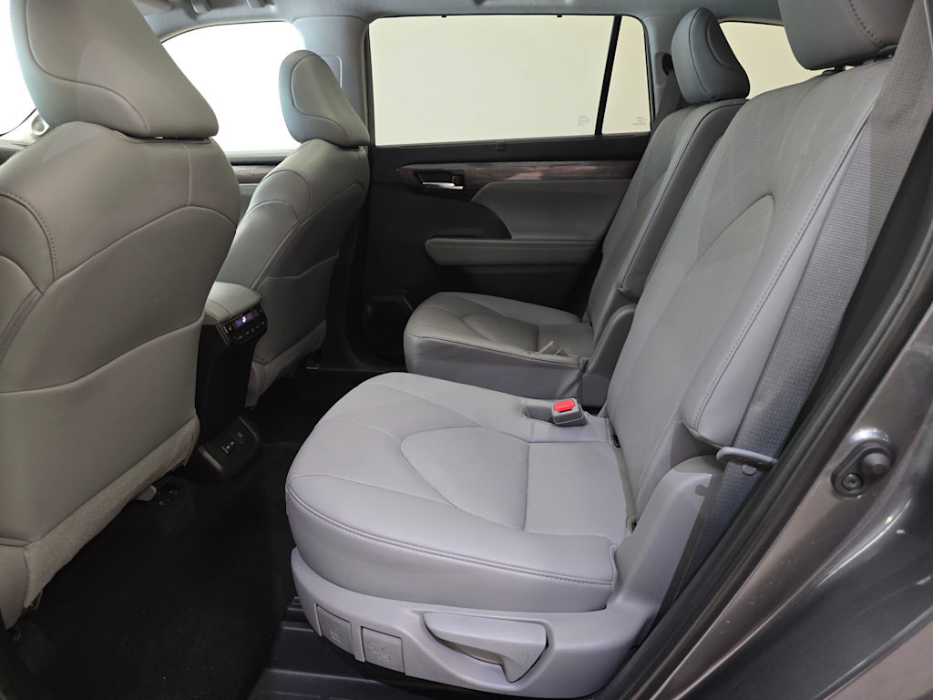 Thumbnail: 2023 Toyota Highlander - 13