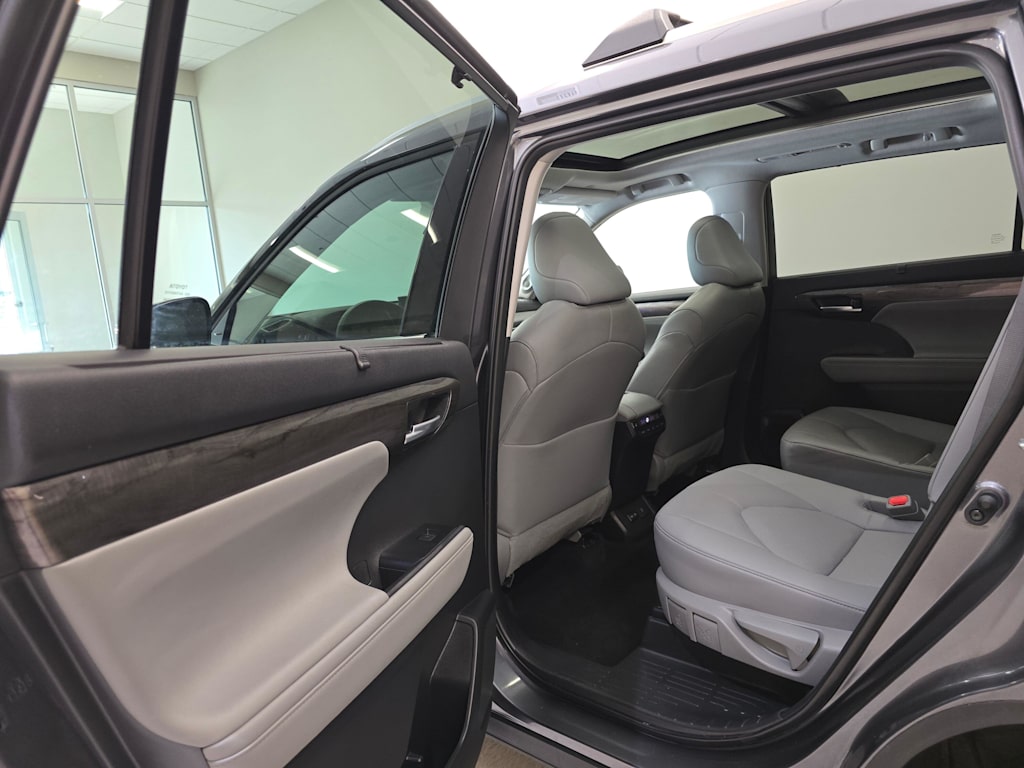 Thumbnail: 2023 Toyota Highlander - 28