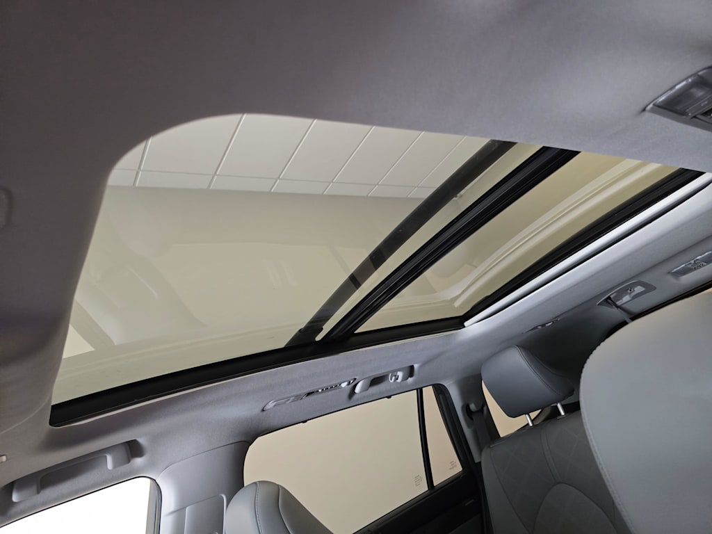Thumbnail: 2023 Toyota Highlander - 27
