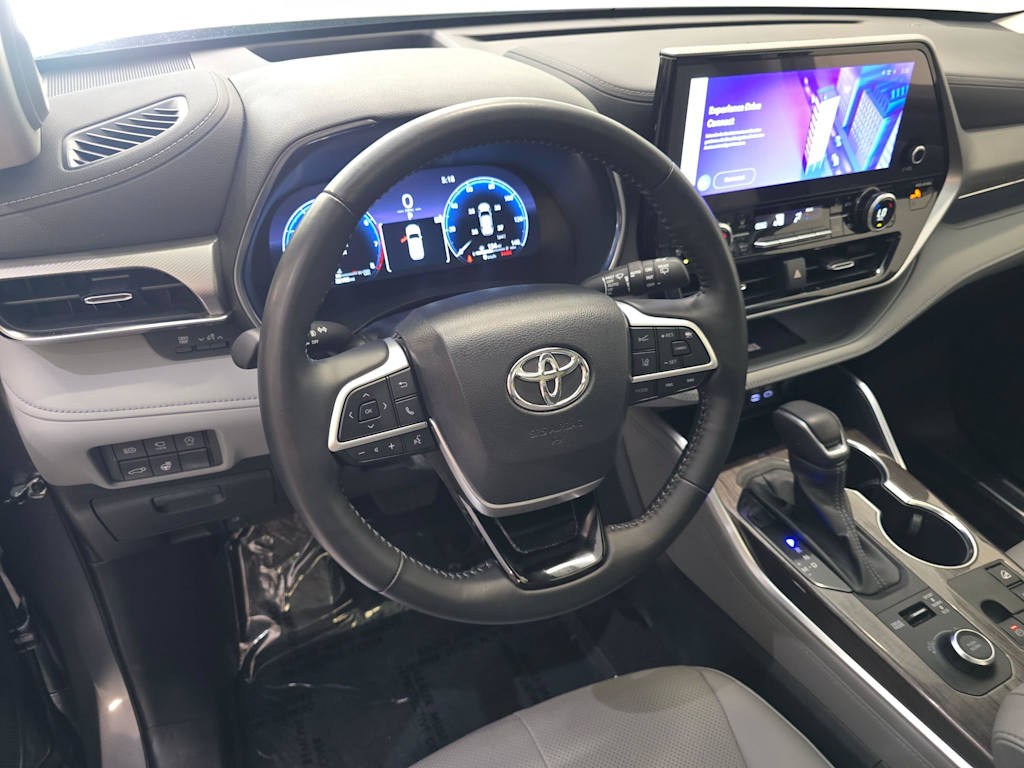Thumbnail: 2023 Toyota Highlander - 2