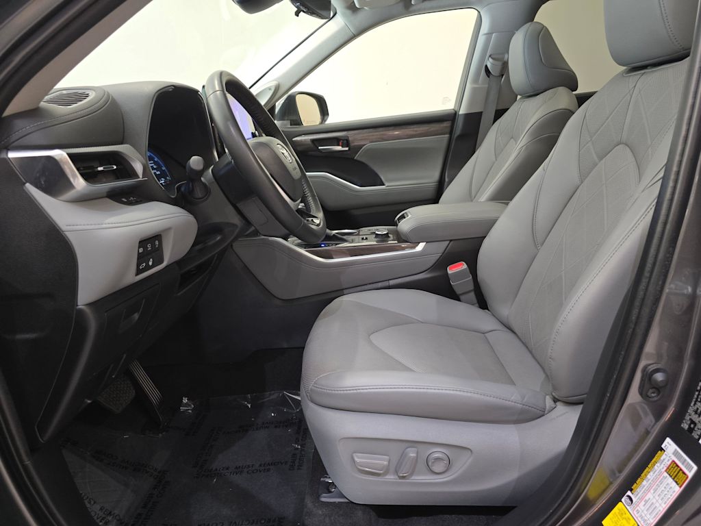 Thumbnail: 2023 Toyota Highlander - 11