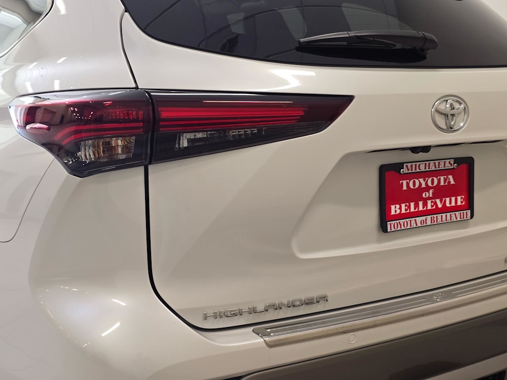 Thumbnail: 2025 Toyota Highlander - 22