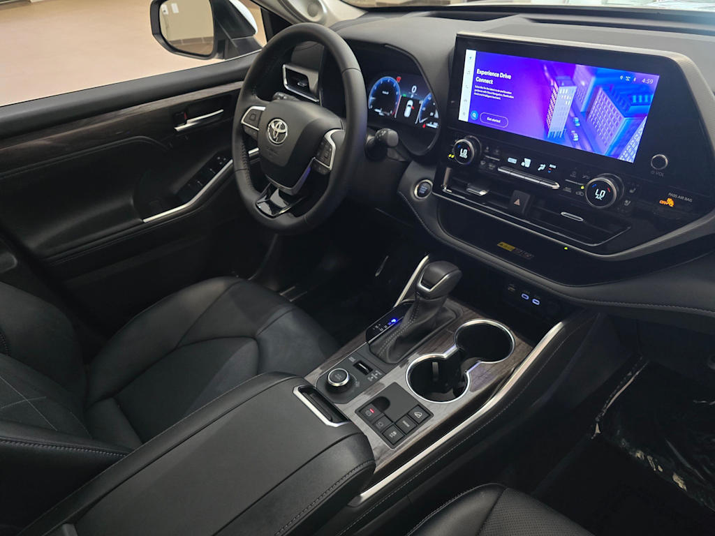 Thumbnail: 2025 Toyota Highlander - 33