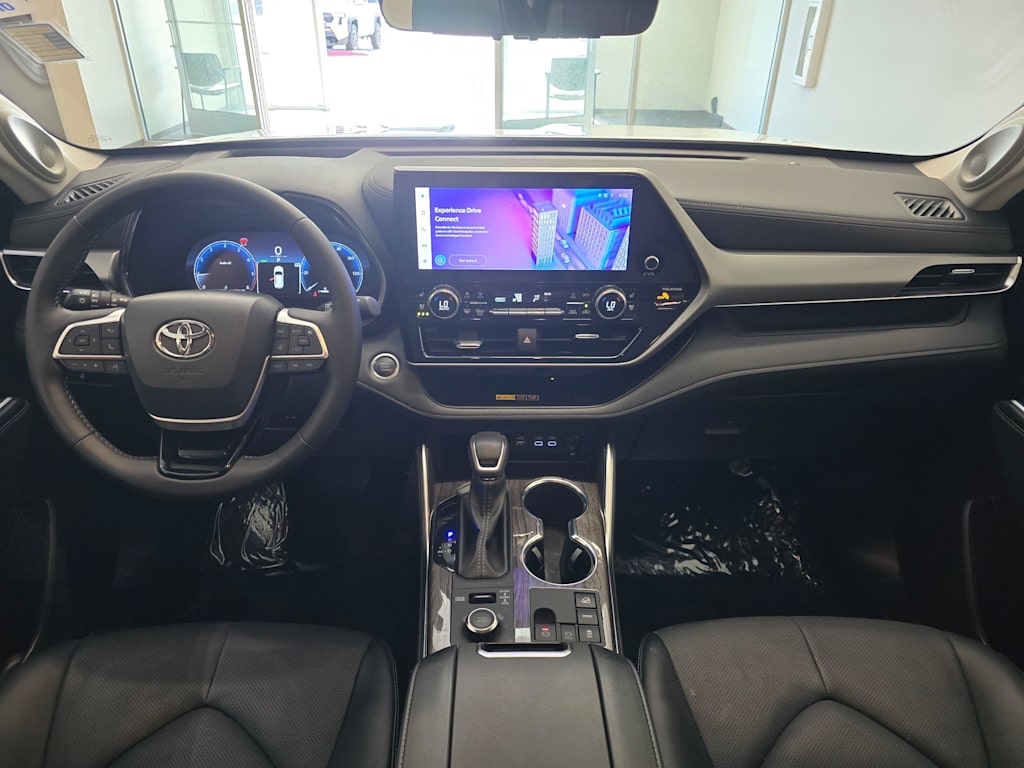 Thumbnail: 2025 Toyota Highlander - 10