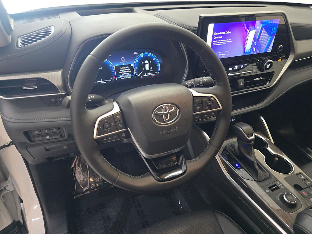 Thumbnail: 2025 Toyota Highlander - 2
