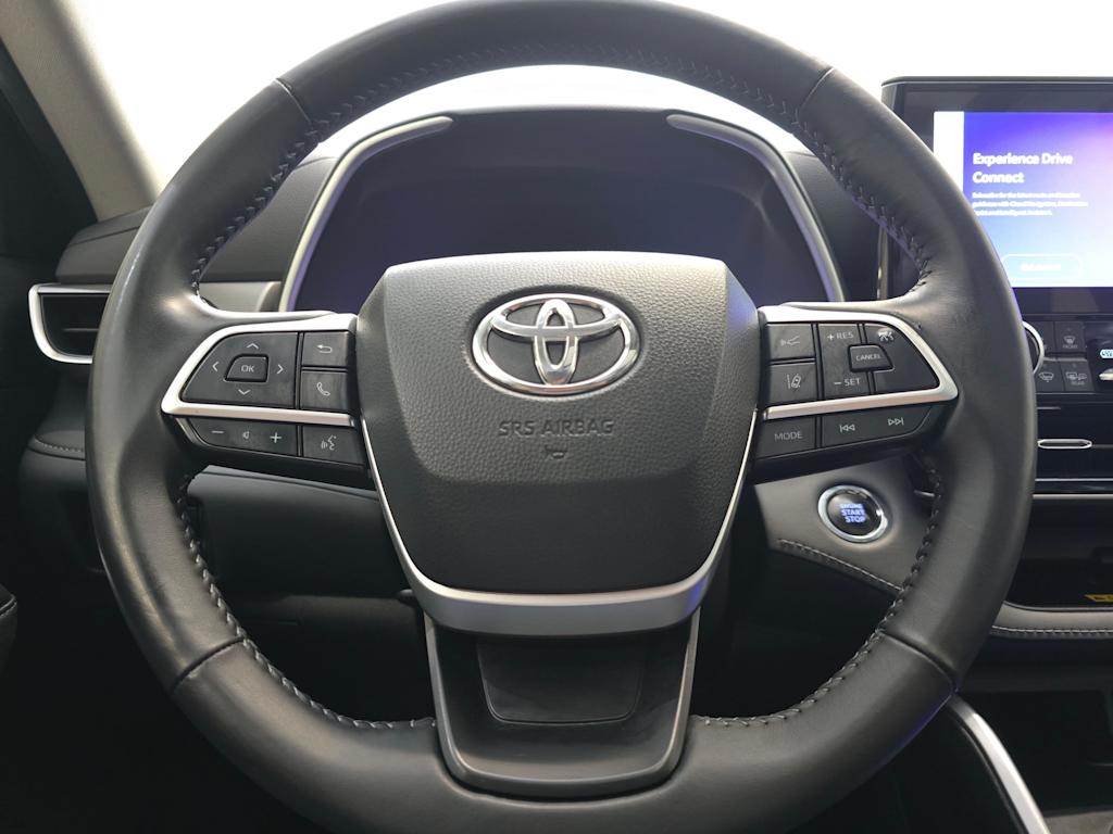 Thumbnail: 2023 Toyota Highlander - 14