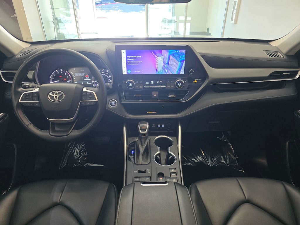 Thumbnail: 2023 Toyota Highlander - 10