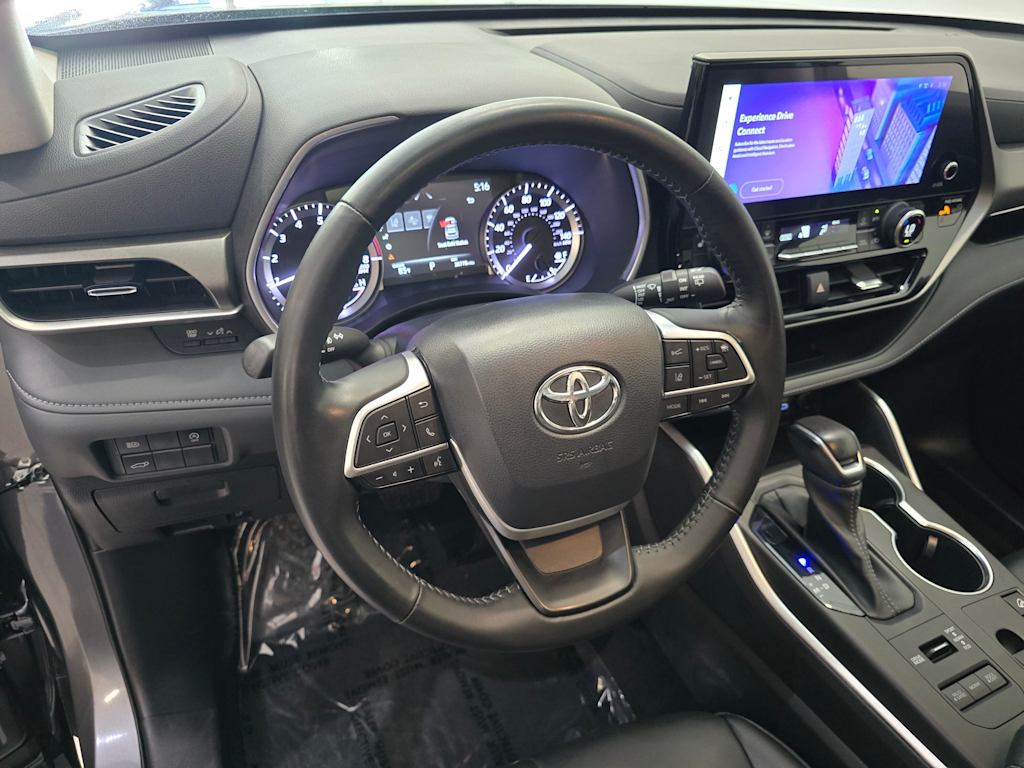 Thumbnail: 2023 Toyota Highlander - 2