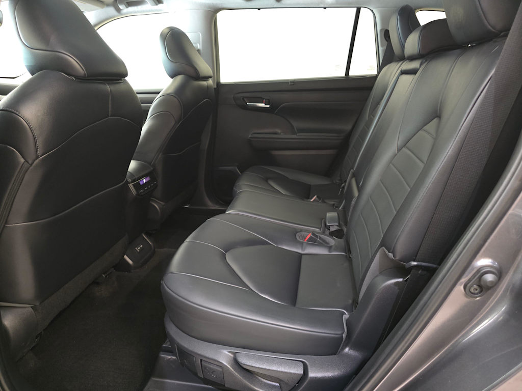 Thumbnail: 2023 Toyota Highlander - 13