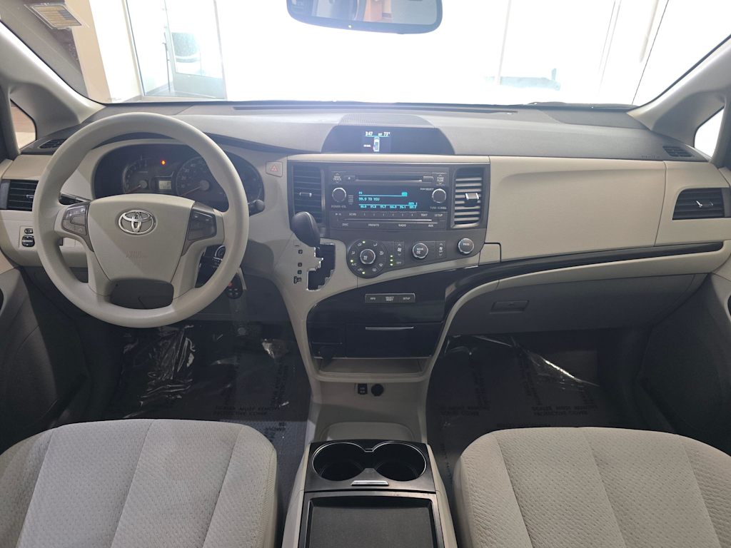 Thumbnail: 2011 Toyota Sienna - 10